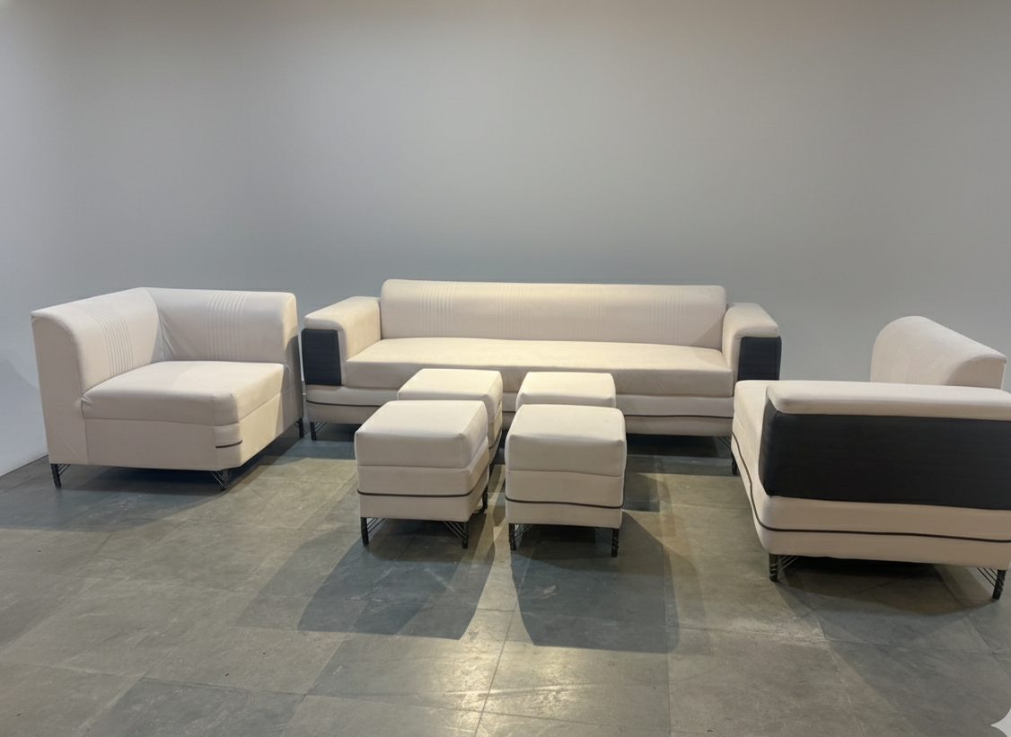 5 seater Living room sofa with 4 puffs